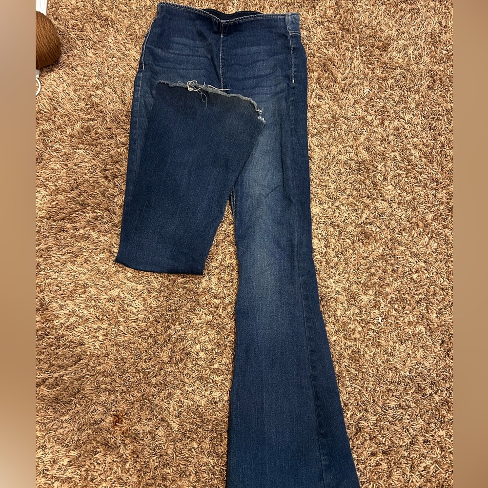 Size XS(1) No Boundaries flared pants. Blue in color. Still in good condition!